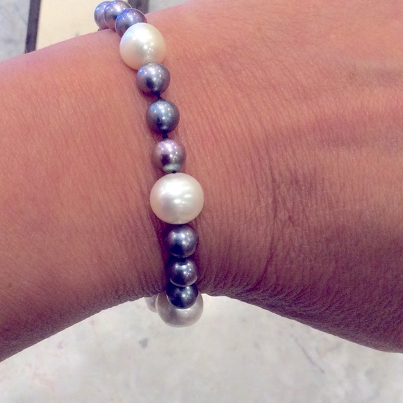 BLACK & WHITE PEARL BRACELET